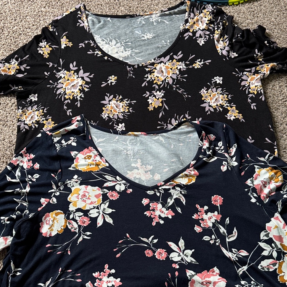 Maurices 24/7 tees EUC